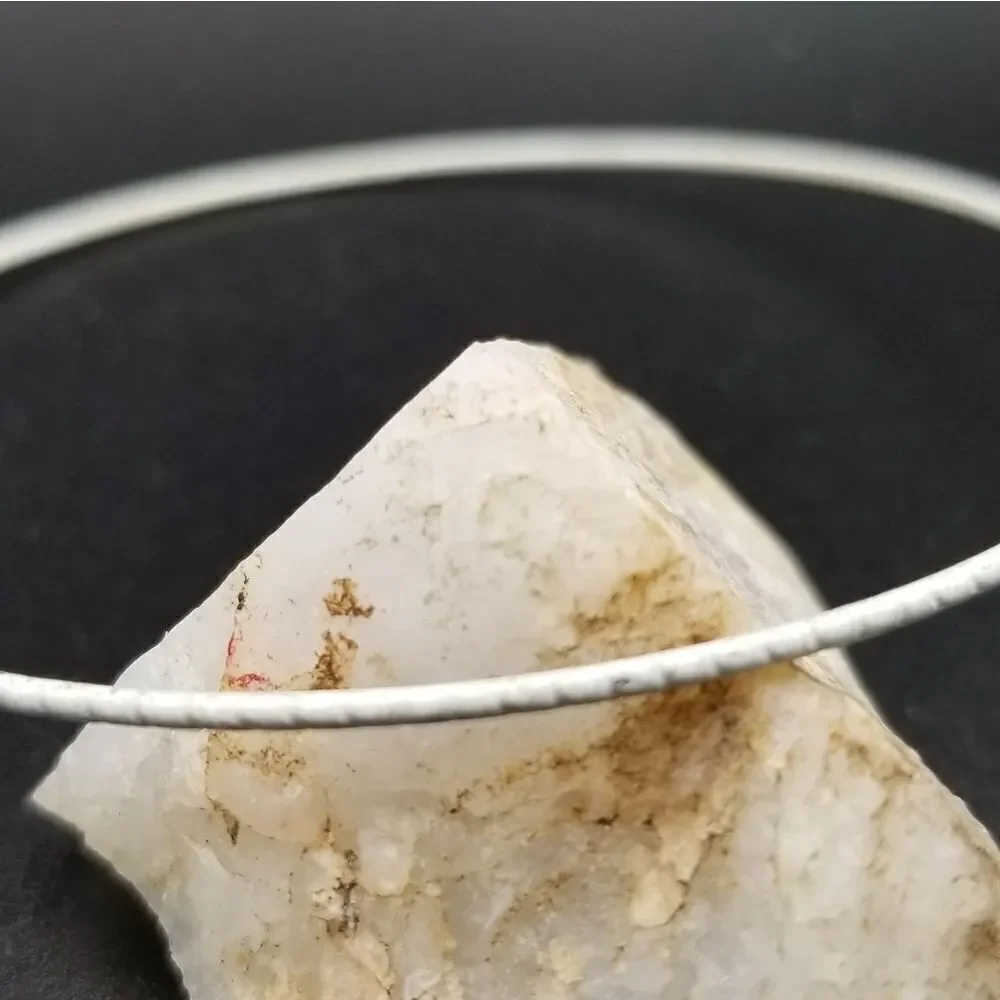 Snow White slider bangle. B619